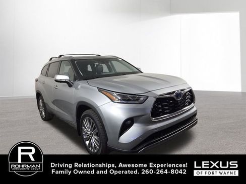 Used 2024 Toyota Highlander Platinum AWD/4WD image 5