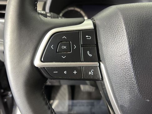 Used 2024 Toyota Highlander LE image 4