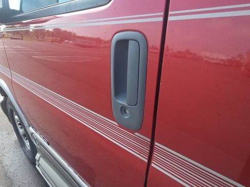 Used 2002 GMC Savana 1500 w/ SLE Marketing Option Pkg 3 RWD image 26