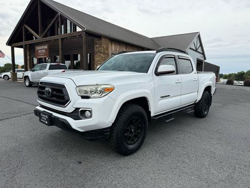 Used 2020 Toyota Tacoma SR5 RWD image 2