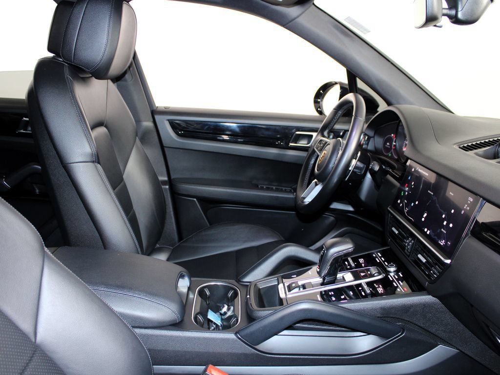 Certified 2023 Porsche Cayenne AWD/4WD image 25