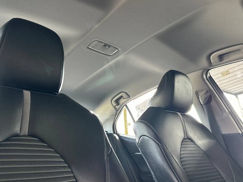 Used 2018 Toyota Camry SE FWD image 17