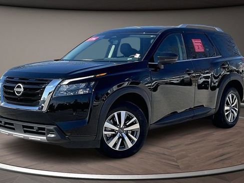 Certified 2025 Nissan Pathfinder SL image 1