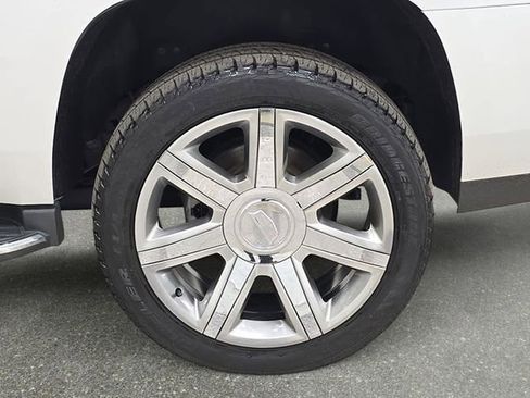 Used 2018 Cadillac Escalade Luxury AWD/4WD image 33