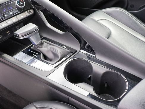 Used 2025 Hyundai Elantra Limited FWD image 16