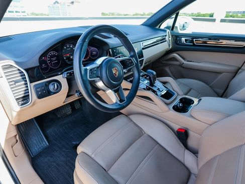 Certified 2023 Porsche Cayenne image 4