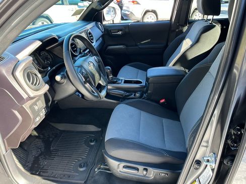 Used 2023 Toyota Tacoma TRD Sport w/ Technology Package image 9