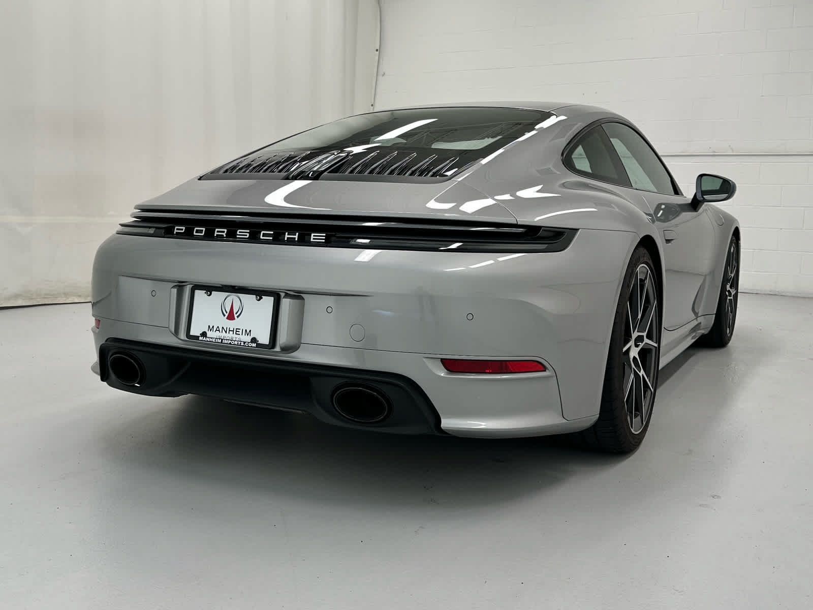Used 2025 Porsche 911 Carrera T RWD image 6