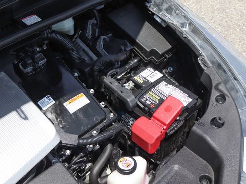 Used 2020 Toyota Prius LE FWD image 15
