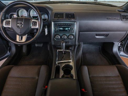 Used 2013 Dodge Challenger SXT image 28