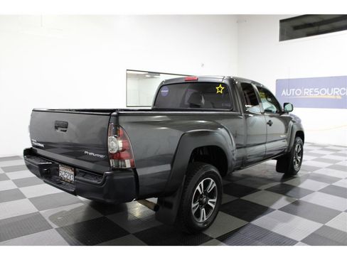 Used 2011 Toyota Tacoma PreRunner image 4