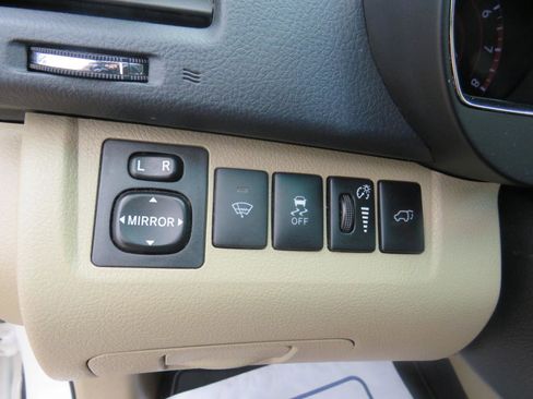 Used 2013 Toyota Highlander Limited image 19