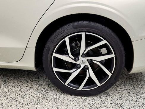 Used 2020 Volvo S60 T5 Momentum w/ Protection Package image 9