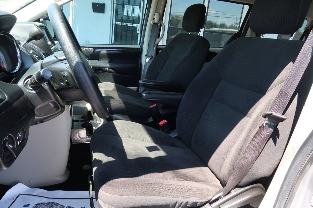 Used 2018 Dodge Grand Caravan SE w/ UConnect Hands-Free Group FWD image 5
