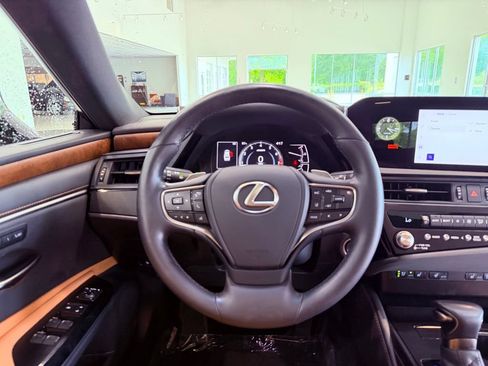 Used 2025 Lexus ES 350 w/ Premium Package FWD image 19