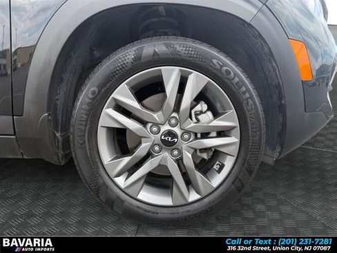 Used 2023 Kia Seltos LX AWD/4WD image 8
