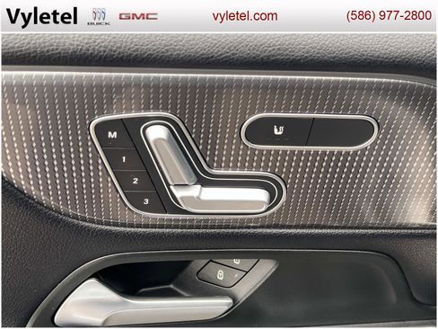 Used 2020 Mercedes-Benz GLB 250 4MATIC image 15