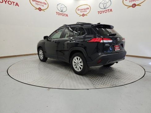 Used 2025 Toyota Corolla Cross LE image 6