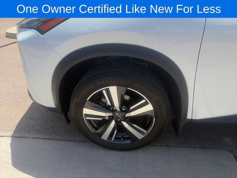 Used 2025 Nissan Rogue SL AWD/4WD image 39