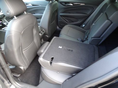 Used 2019 Buick Regal Preferred w/ Driver Confidence Package I FWD image 31