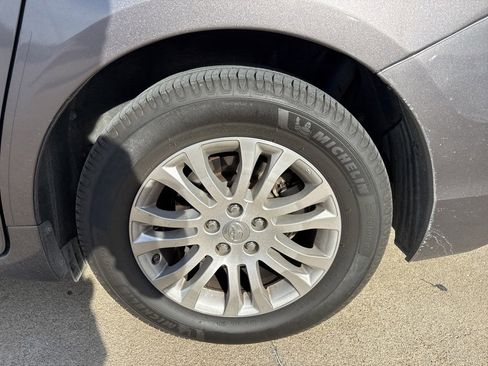 Used 2015 Toyota Sienna XLE image 9