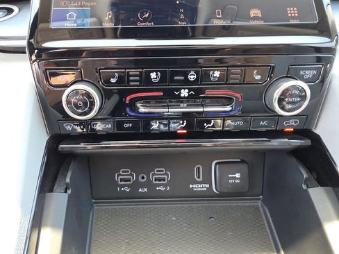 Used 2022 Jeep Grand Cherokee Overland w/ Luxury Tech Group IV AWD/4WD image 21