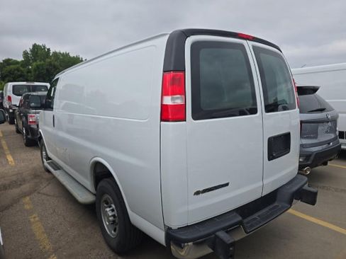 Used 2025 Chevrolet Express 2500 w/ Driver Convenience Package RWD image 5