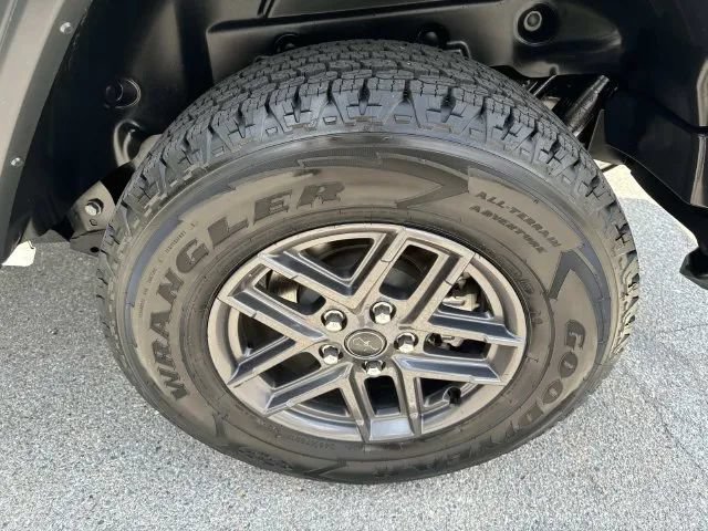 Used 2025 Jeep Wrangler Unlimited Sport AWD/4WD image 13