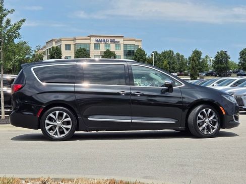 Used 2017 Chrysler Pacifica Limited FWD image 28