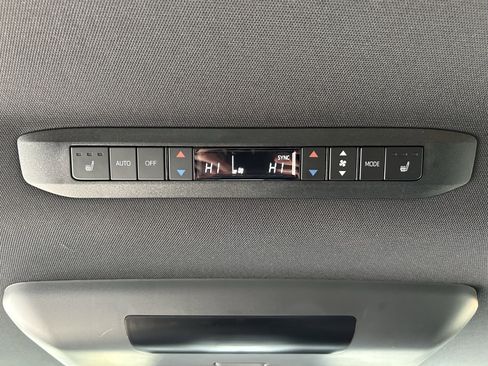 Used 2025 Toyota Sienna Platinum image 23