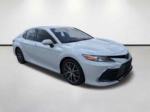 Used 2022 Toyota Camry XLE FWD image 1