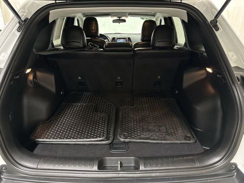 Used 2020 Jeep Cherokee Latitude Plus w/ Cold Weather Group image 18