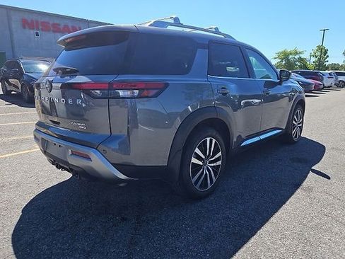 Certified 2024 Nissan Pathfinder Platinum w/ Cargo Package AWD/4WD image 15