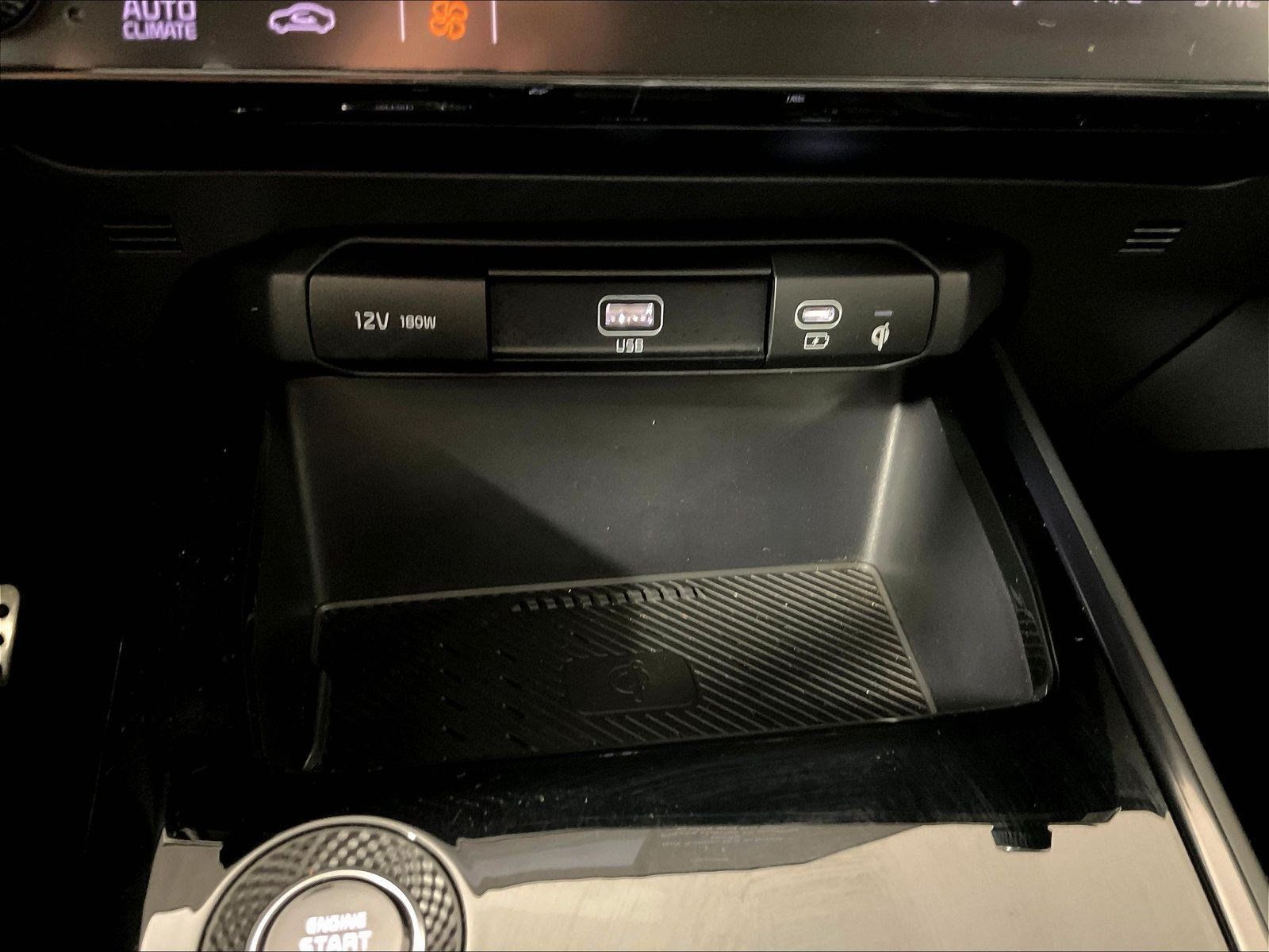 Used 2023 Kia Niro EX Touring FWD image 16