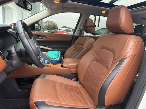 Used 2022 Nissan Pathfinder Platinum w/ Cargo Package image 7