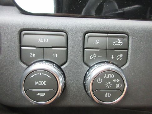 New 2026 GMC Sierra 1500 SLT w/ SLT Convenience Package AWD/4WD image 17