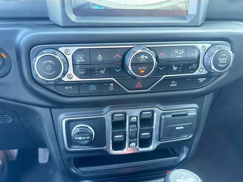 Used 2023 Jeep Wrangler Unlimited Sahara w/ Cold Weather Group AWD/4WD image 17