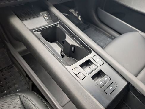 Used 2024 Hyundai Ioniq 6 Limited image 29