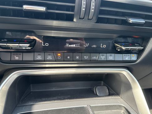 Certified 2024 MAZDA CX-90 Plug-In Hybrid w/ Preferred AWD/4WD image 31