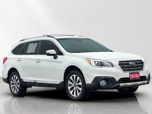 Used 2017 Subaru Outback 2.5i Touring image 8