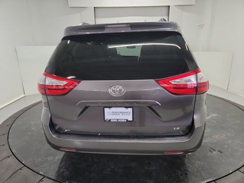 Used 2016 Toyota Sienna LE image 8