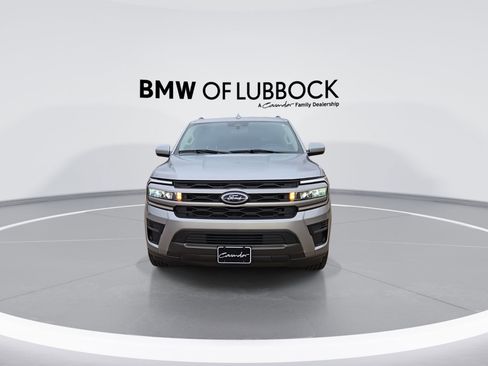 Used 2022 Ford Expedition XLT RWD image 3