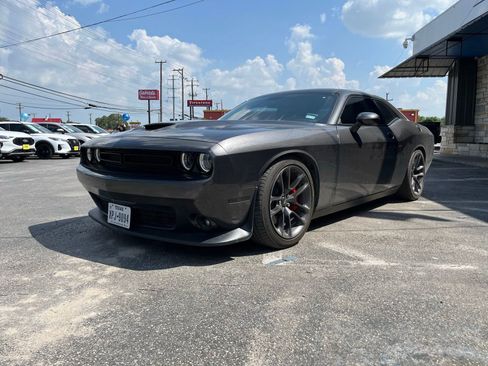 Used 2022 Dodge Challenger R/T Scat Pack w/ Driver Convenience Group RWD image 4