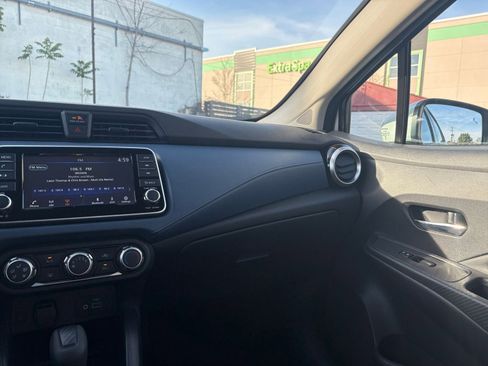 Used 2025 Nissan Versa SV FWD image 33