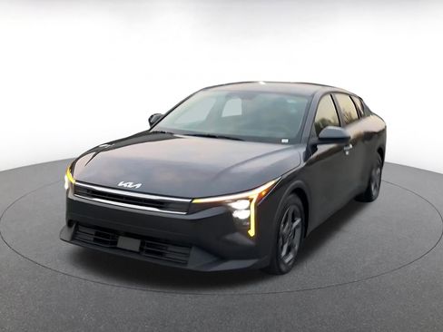 Used 2025 Kia K4 LXS image 4