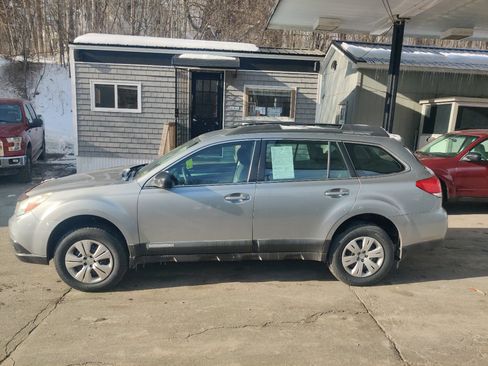 Used 2011 Subaru Outback 2.5i image 3