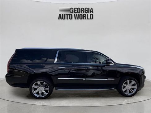 Used 2019 Cadillac Escalade ESV Luxury RWD image 16