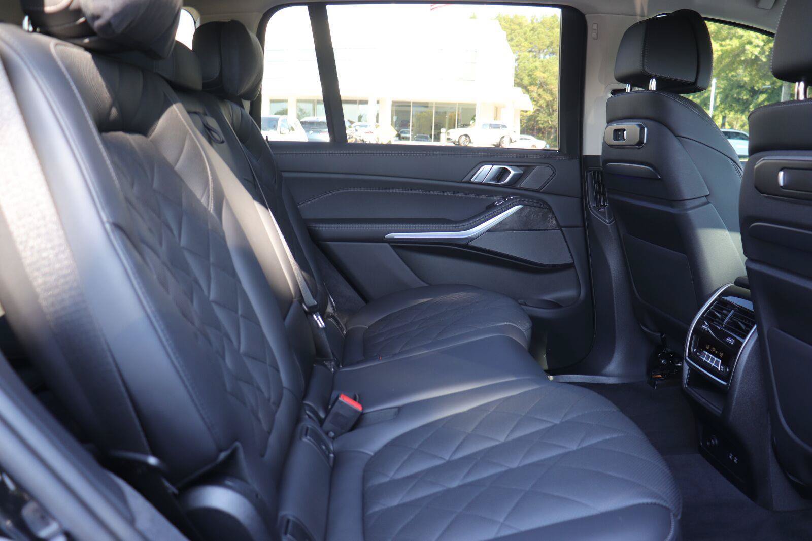 Used 2024 BMW X7 xDrive40i w/ Premium Package AWD/4WD image 23