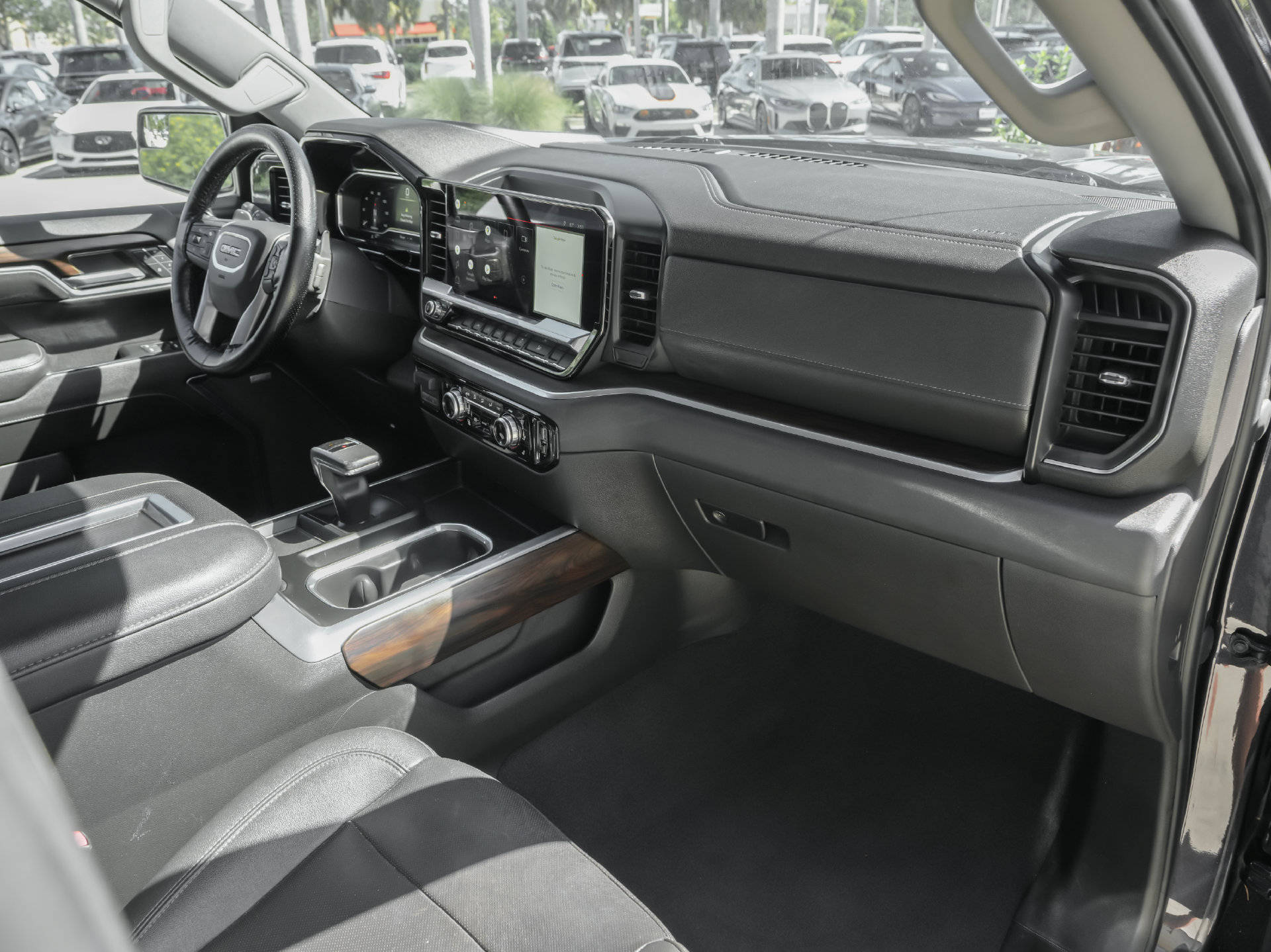 Used 2022 GMC Sierra 1500 SLT w/ SLT Premium Package RWD image 10