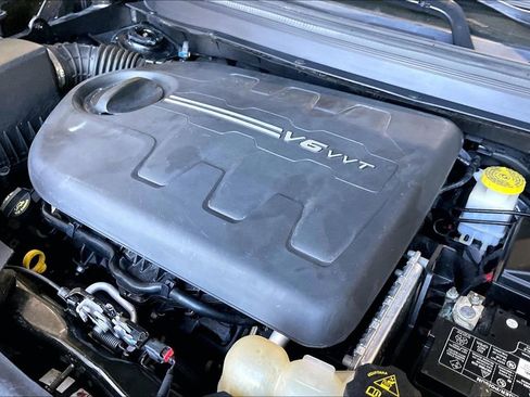 Used 2020 Jeep Cherokee Latitude FWD image 28